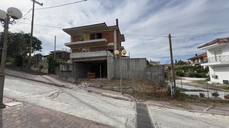 Building 548 sqm for sale