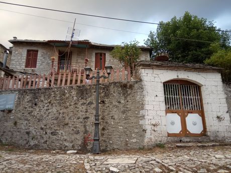 Μονοκατοικία 180τ.μ. για πώληση-Τζουμέρκα » Κέντρο