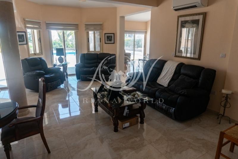 Villa 400 sqm for sale, Paphos