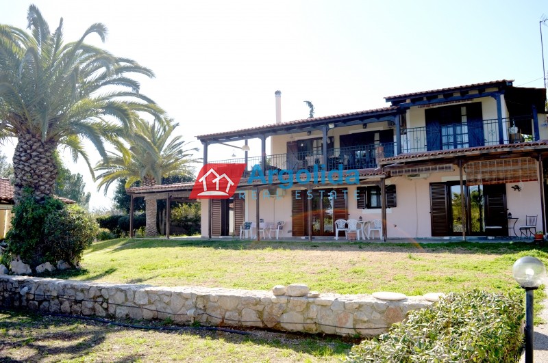 Μονοκατοικία 220 τ.μ. προς πώληση, Πετροθάλασσα
