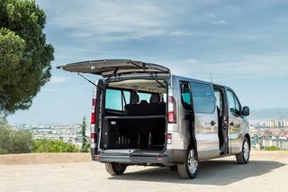 Nissan NV300 2019-thumb-2