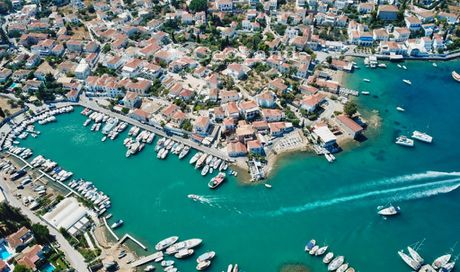 Business bulding 640sqm for sale-Spetses » Center
