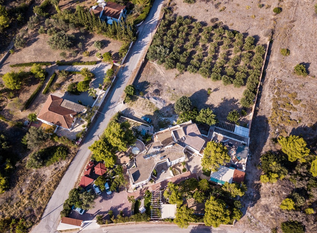 Κτίριο 920 τ.μ. προς πώληση, Άγιος Αιμιλιανός