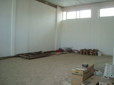 Store 250 sqm for rent