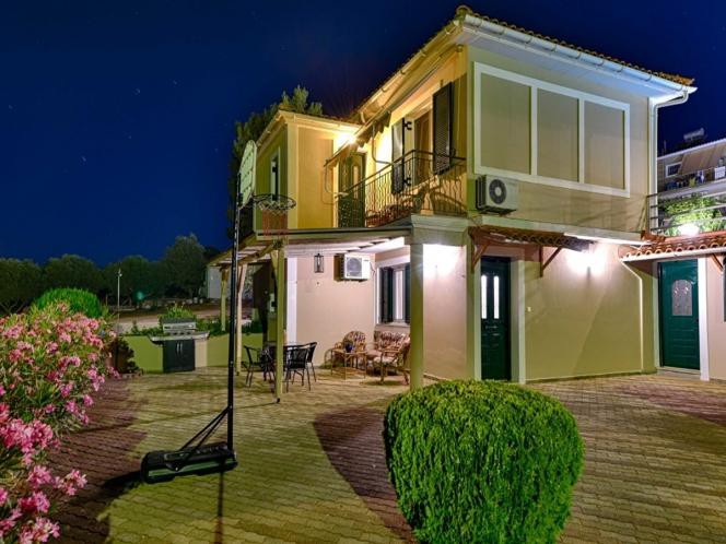 Hotel 940 sqm for sale, Kefallinia Prefecture, Kefalonia
