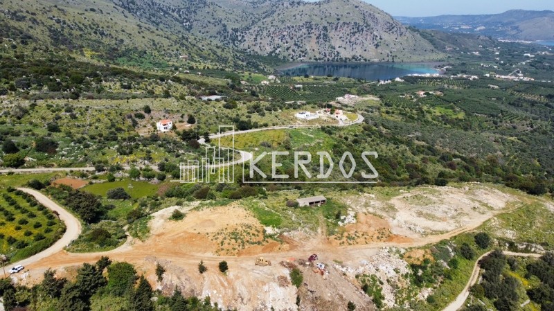 Αγροτεμάχια 28.000 τ.μ. προς πώληση, Κουρνά