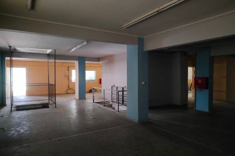 Store 811sqm for rent-Charilaou