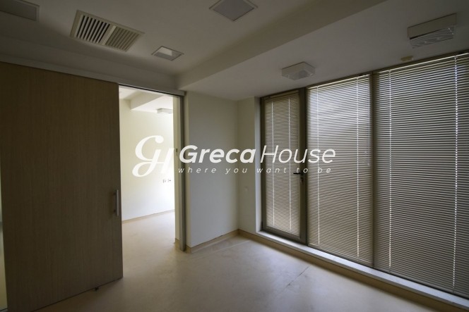 Επιχειρηματικό κτίριο 1.800 τ.μ. πρός πώληση, Αθήνα - Νότια Προάστια, Γλυφάδα