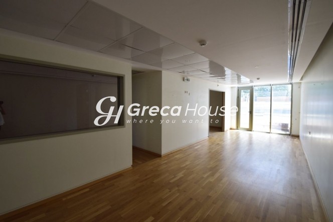 Επιχειρηματικό κτίριο 1.800 τ.μ. πρός πώληση, Αθήνα - Νότια Προάστια, Γλυφάδα