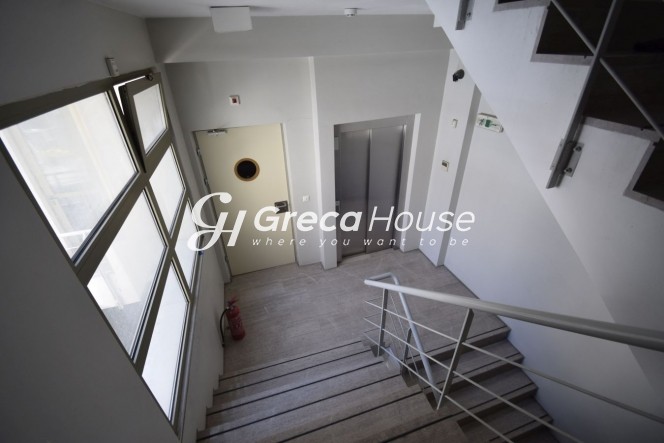 Επιχειρηματικό κτίριο 1.800 τ.μ. πρός πώληση, Αθήνα - Νότια Προάστια, Γλυφάδα