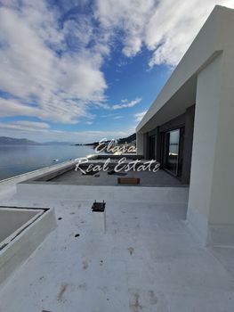 Building 1.200sqm for sale-Kamena Vourla » Center
