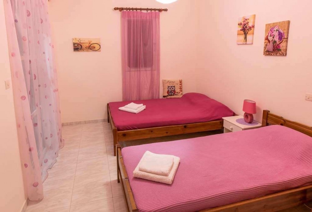 Συγκρότημα διαμερισμάτων 330 τ.μ. πρός πώληση, Κορινθία, Ευρωστίνη