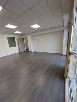 Office 135sqm for rent-Center