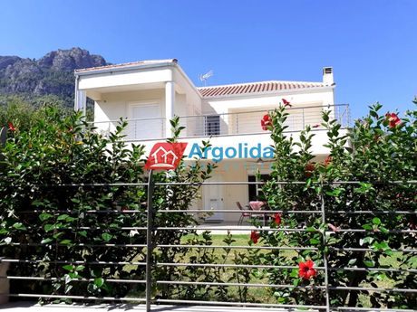 Detached home 233sqm for sale-Diakopto » Center