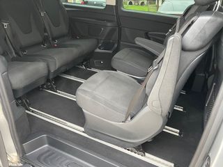 Mercedes-Benz V 220 2016-thumb-8
