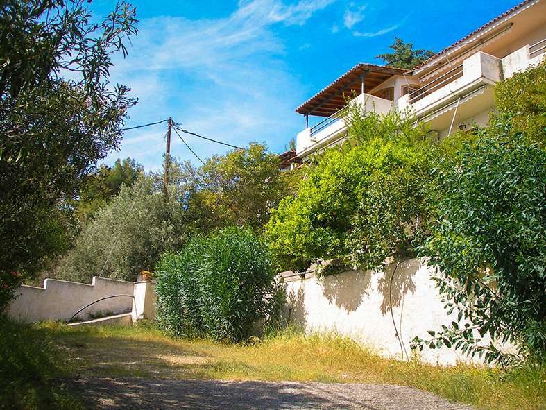 Συγκρότημα διαμερισμάτων 600 τ.μ. προς πώληση, Χρόνια