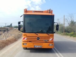 Mercedes-Benz 2004-thumb-3