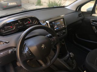 Peugeot 208 2019-thumb-5