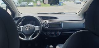 Toyota Yaris 2015-thumb-3