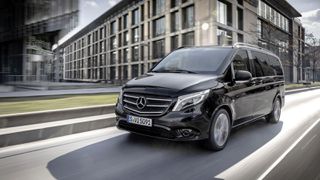 Mercedes-Benz V 220 2022-thumb-1