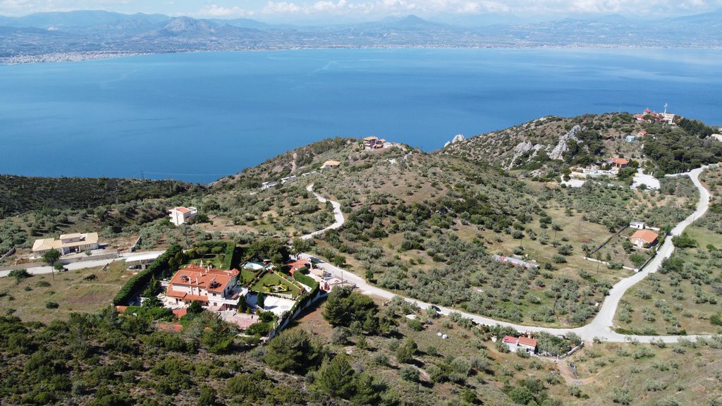Αγροτεμάχια 6.000 τ.μ. προς πώληση, Λουτράκι-Περαχώρα
