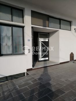 Store 370sqm for rent-Efkarpia » Center
