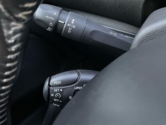 Peugeot 308 2017-thumb-12