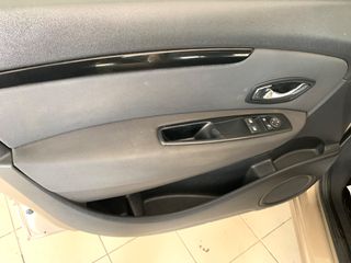 Renault Grand Scenic 2015-thumb-7