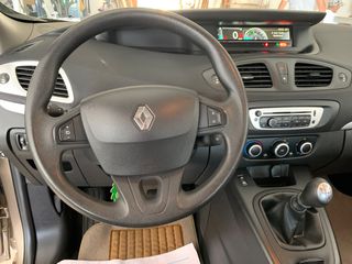 Renault Grand Scenic 2015-thumb-8