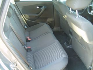 Volkswagen Polo 2011-thumb-8