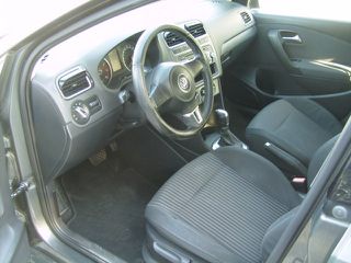 Volkswagen Polo 2011-thumb-10