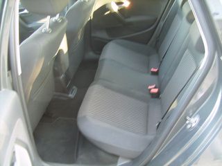Volkswagen Polo 2011-thumb-11