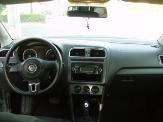 Volkswagen Polo 2011-thumb-12