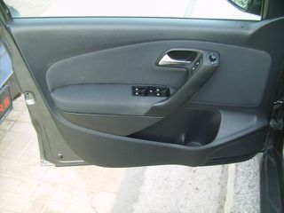 Volkswagen Polo 2011-thumb-20