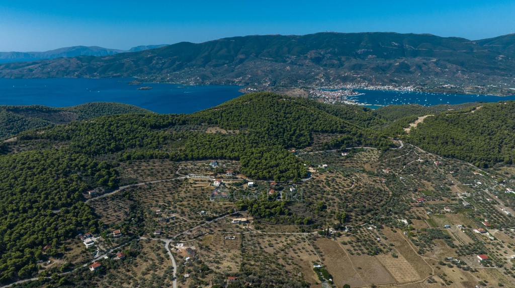 Αγροτεμάχια 4.800 τ.μ. προς πώληση, Άγιος Νεκτάριος Πόρου