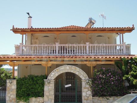 Μονοκατοικία 270τ.μ. για πώληση-Λουτράκι-περαχώρα