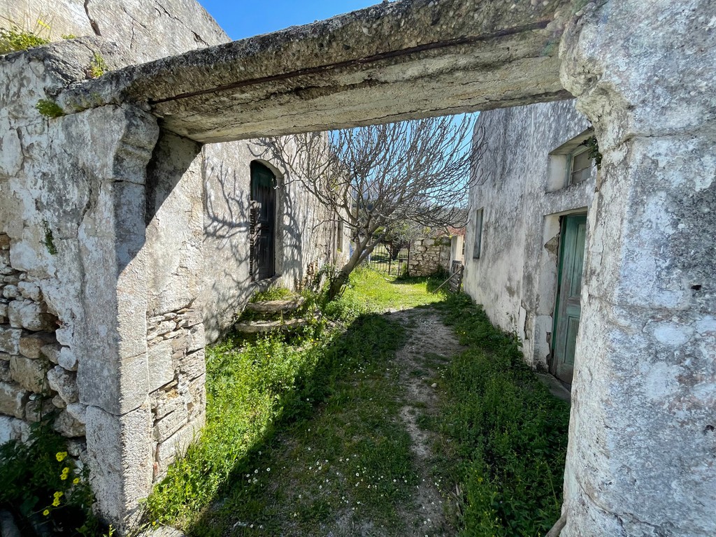 Αγροτεμάχια 24.000 τ.μ. προς πώληση, Δωδεκάνησα, Ρόδος
