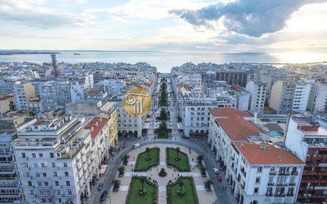 Business bulding 3.000sqm for sale-Center