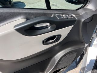Renault Trafic 2019-thumb-25