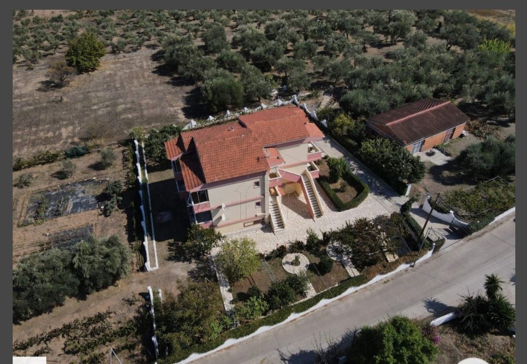 Επιχειρηματικό κτίριο 371 τ.μ. προς πώληση, Θινάλιο