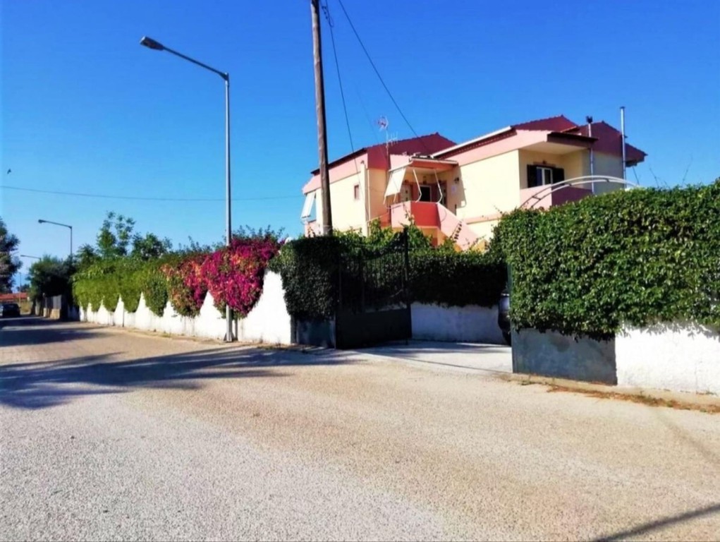 Επιχειρηματικό κτίριο 371 τ.μ. προς πώληση, Θινάλιο