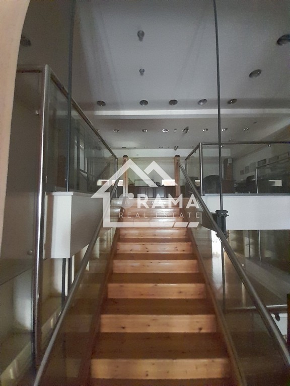 Επιχειρηματικό κτίριο 890 τ.μ. προς ενοικίαση, Κέντρο Πάτρας