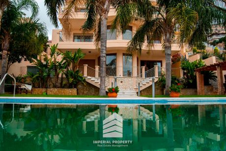 Detached home 595sqm for rent-Saronida
