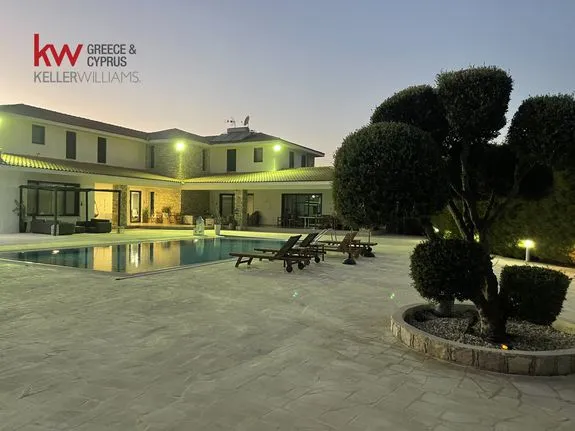 Villa 640 sqm for sale, Larnaca, Dromolaksia