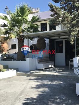 Villa 310sqm for sale-Heraclion Cretes » Center