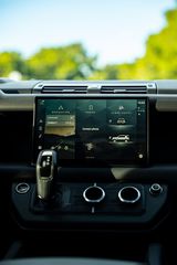 Land Rover Defender 2023-thumb-6