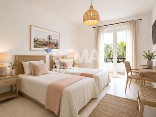 Ξενοδοχείο 3.800 τ.μ. για πώληση, Κυκλάδες, Πάρος-thumb-1