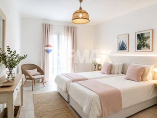 Ξενοδοχείο 3.800 τ.μ. για πώληση, Κυκλάδες, Πάρος-thumb-5