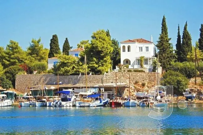 Land plot 2.000 sqm for sale, Argosaronikos Islands, Spetses