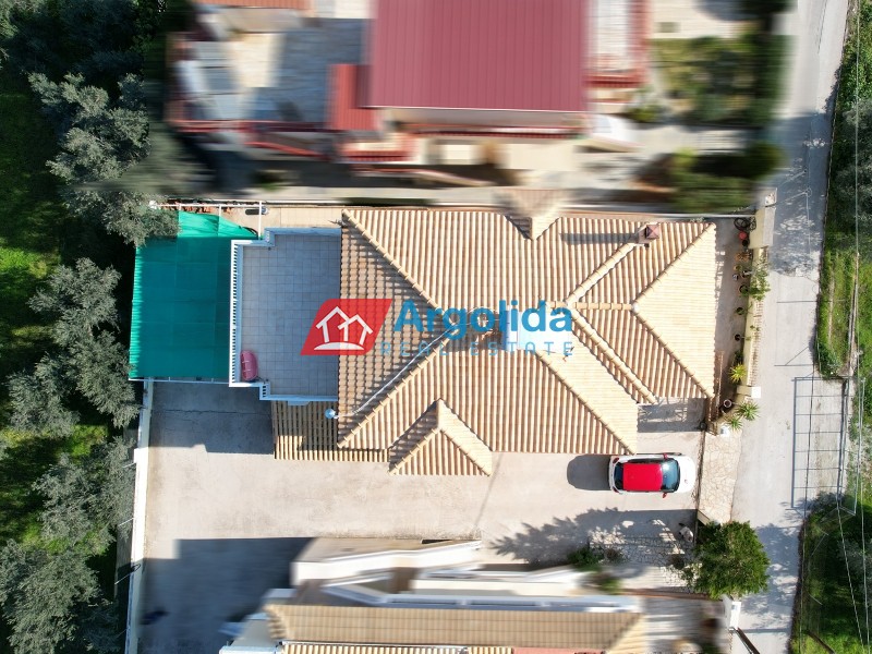 Μονοκατοικία 230 τ.μ. προς πώληση, Λουτρά Ωραίας Ελένης